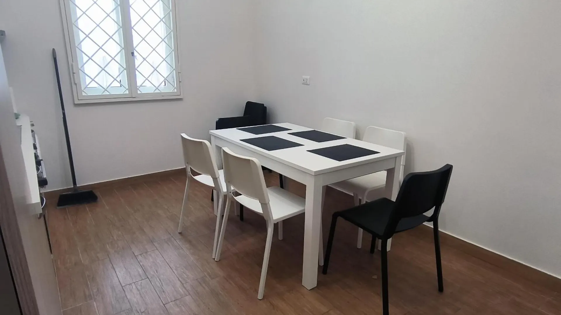 Residenza Dell'E Apartment Naples