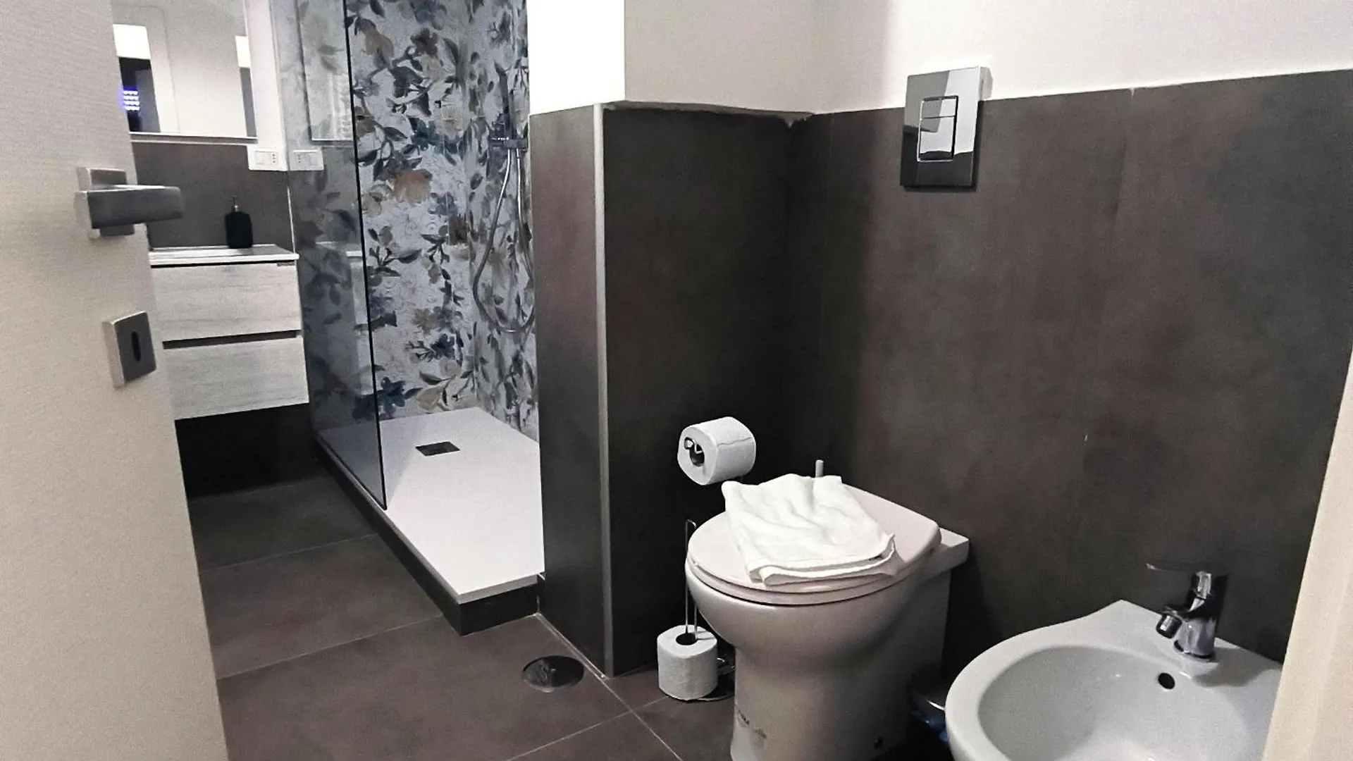 Residenza Dell'E Apartment Naples